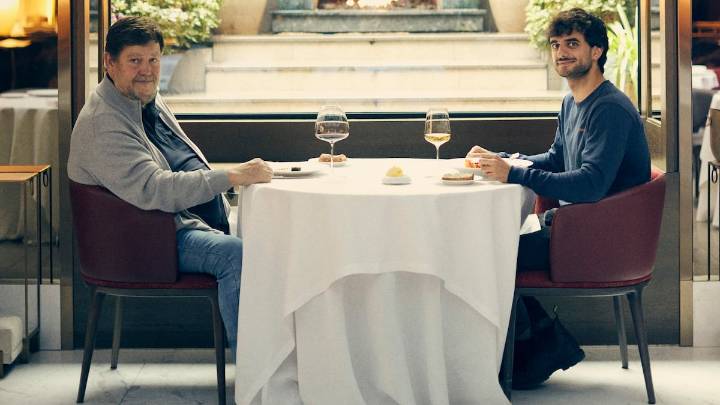 “No se me ocurre darle un azote a un filete antes de cocinarlo”: Un veterano de la gastronomía come con un cocinero de Instagram