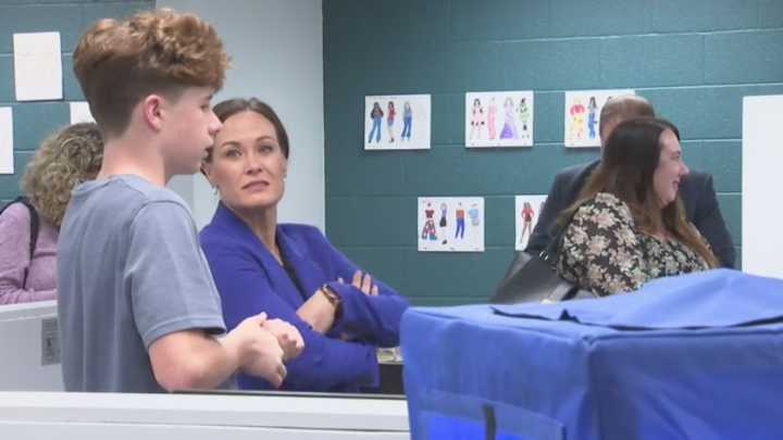 Lieutenant Governor visits Hopkins County career lab