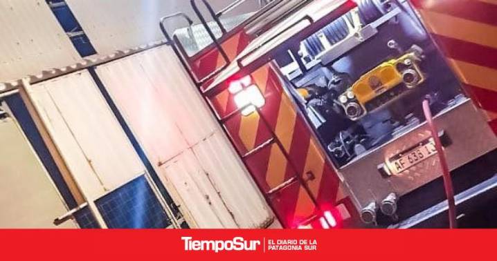 Caleta Olivia Intervención nocturna de Bomberos en el Barrio Industrial