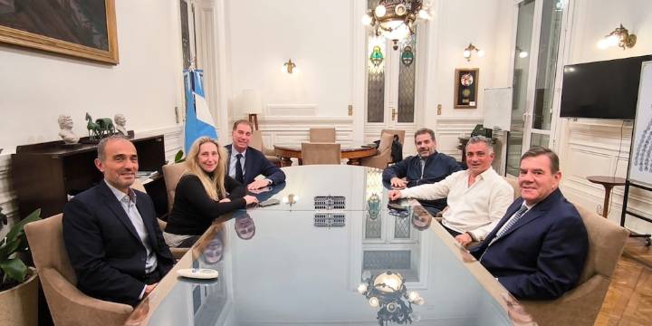 El Gobierno ya piensa en la disputa por suceder a Kicillof: el dirigente mejor posicionado y el rol de las PASO