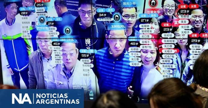 China mejora seguridad pública con 1,3 millones de cámaras corporales para policías en todo el país