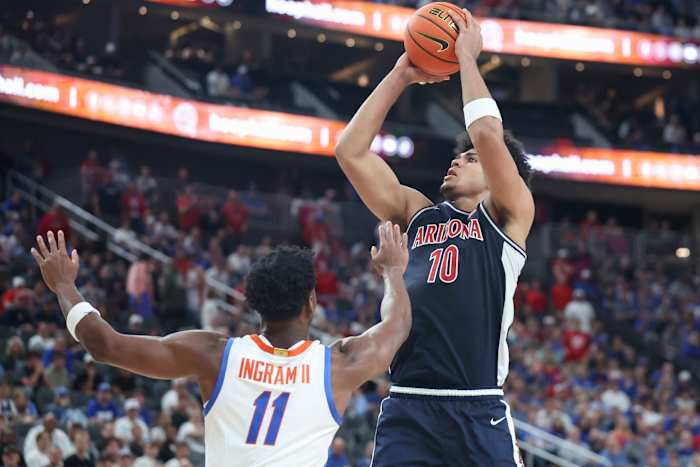 Freshman Koa Peat has dominant performance in debut for No. 13 Arizona vs. No. 3 Florida