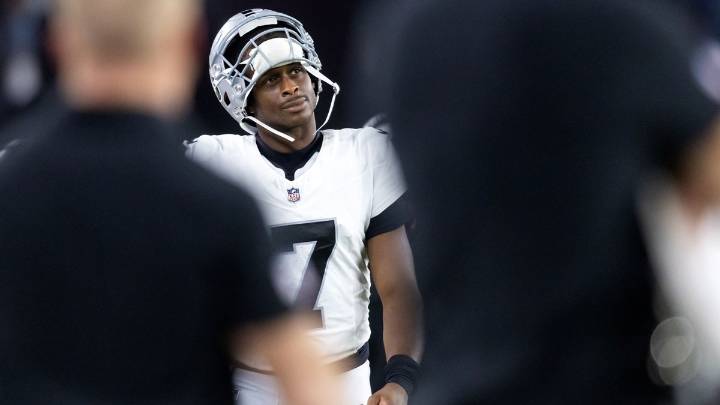 Raiders QB Geno Smith pass tipped for INT as brutal MNF effort vs. Cowboys continues