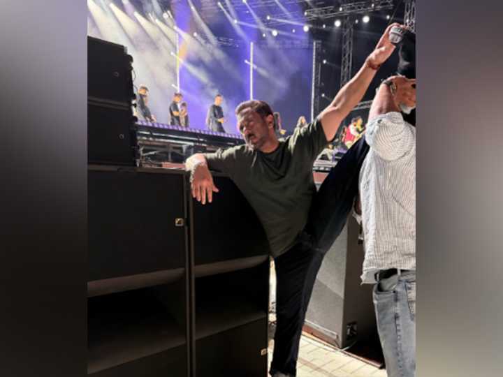 Salman Khan flaunts his flexibility, shares cool pic