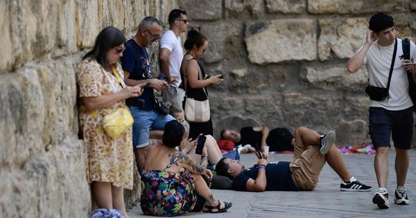 Our smartphones are manipulating us