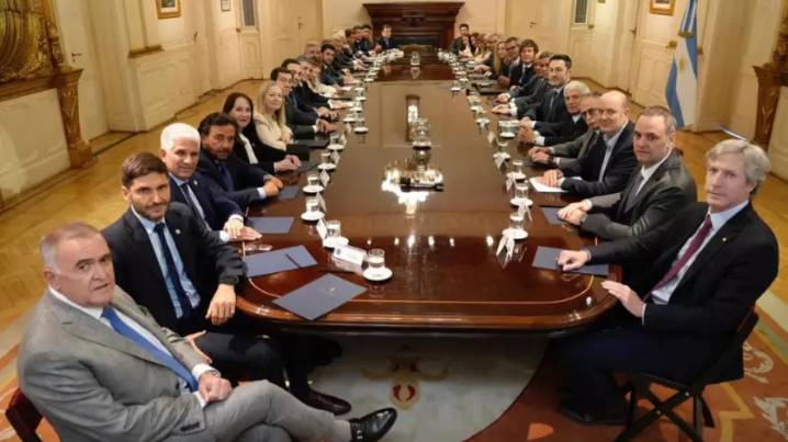 Sáenz acompañó la convocatoria de Milei y ratificó su compromiso con el diálogo federal