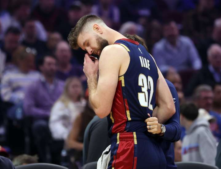 Cavs’ Dean Wade dodges serious eye injury; considered day