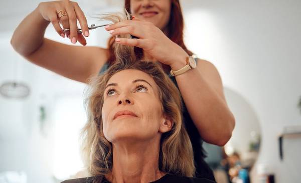 Próxima Luna Nueva: cuándo cae y por qué no hay que cortarse el pelo ese día