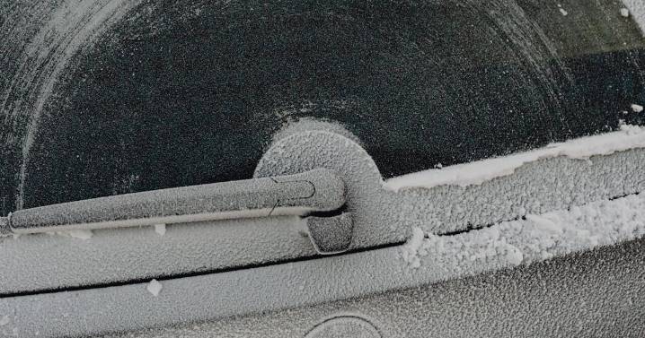 Scientists discover most efficient way to defrost cars