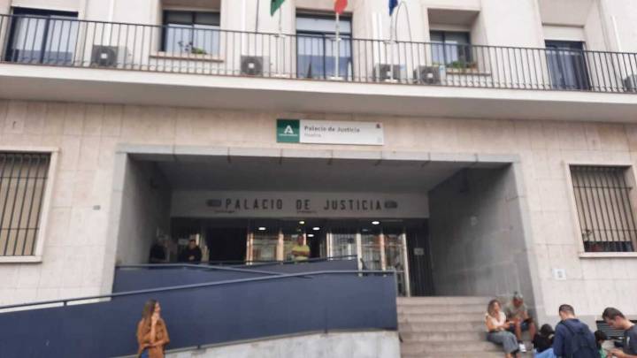 Orden de alejamiento para un paciente acusado de agredir a una médico en presencia de su hija