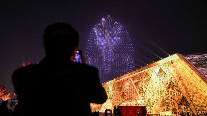 El Gran Museo Egipcio abre al mundo con un espectáculo faraónico: las imágenes más impactantes