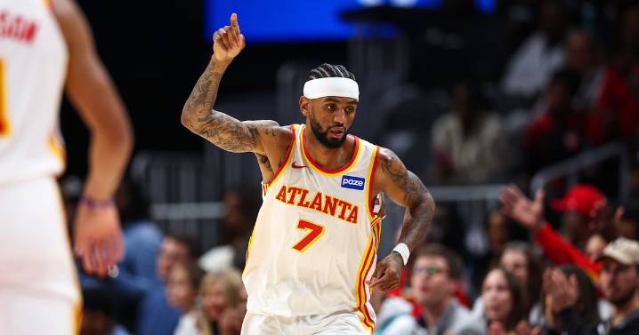 Hawks late-game defense stings Hornets in second of back