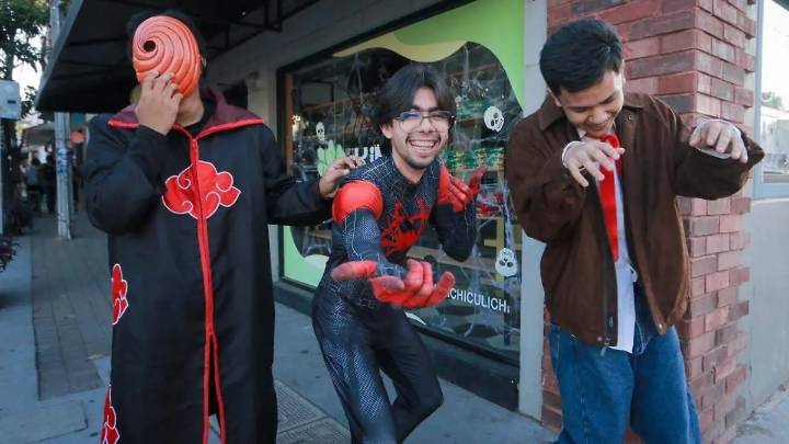 Halloween llena de disfraces, anime y tráfico el centro de Culiacán