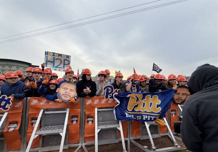 ESPN 'College GameDay' sees Pitt, Notre Dame fans take over North Shore