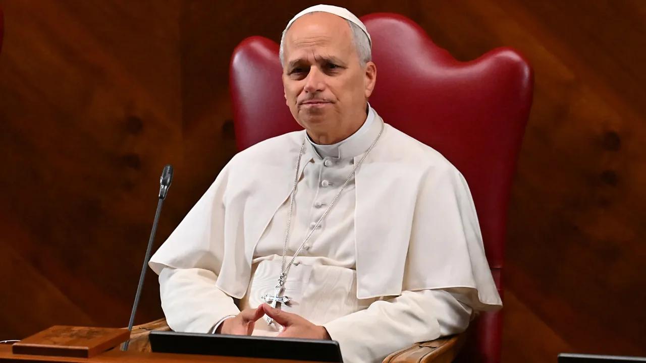 Papa León XIV condena el trato "extremadamente irrespetuoso" que reciben los migrantes en Estados Unidos