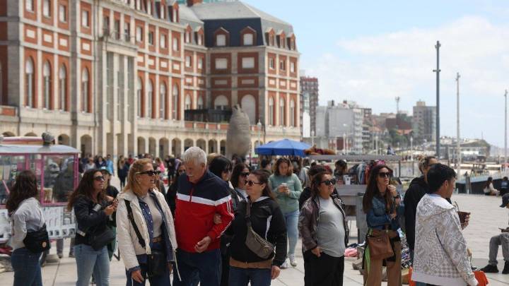 Fin de semana largo en Mar del Plata y la Costa: fuerte movimiento pero con un gasto más moderado