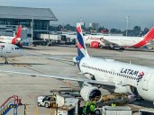 Maduro revoca concesiones de seis aerolíneas por suspender vuelos a Venezuela