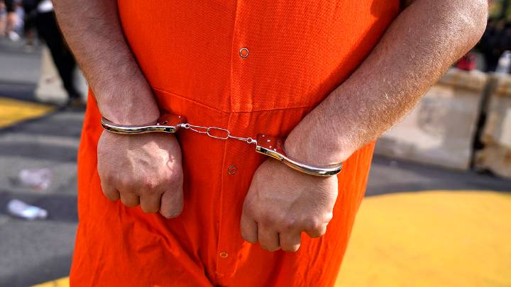 Dan cadena perpetua a enfermero alemán que mató a 10 pacientes para disminuir su cantidad de trabajo