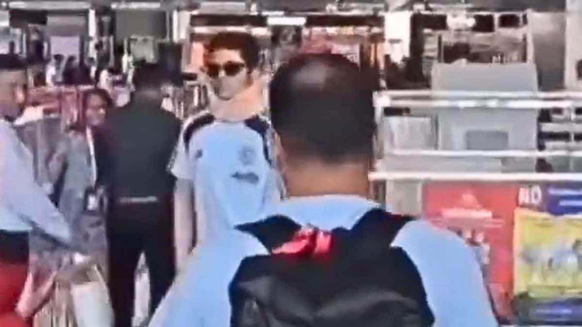 Shubman Gill Spotted At Kolkata Airport, Travelled In Separate Car With Physio: Report