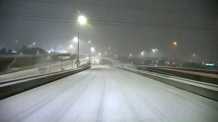 Over 1,000 flights canceled nationwide as snowy weather hits upper Midwest