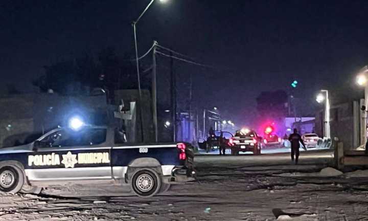 Hallan a hombre sin vida con mensaje clavado en el pecho en Ciudad Juárez