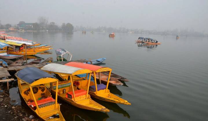 Cold weather conditions improve in Kashmir, Srinagar records 0.4 deg C