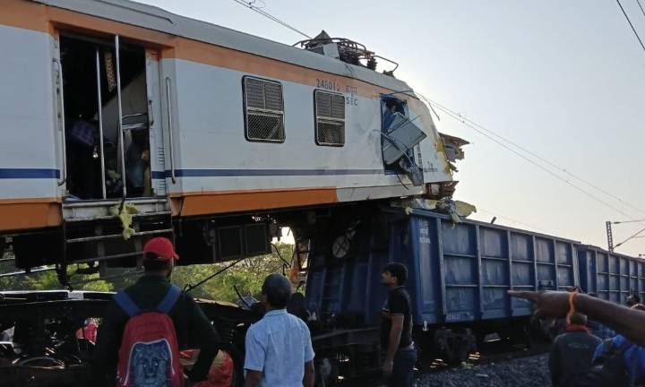 Chhattisgarh Train Mishap LIVE Coverage | Several killed as passenger train rams into goods train