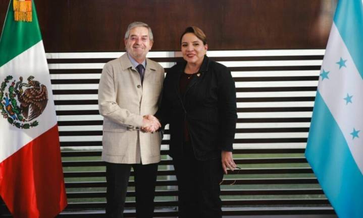 La presidenta de Honduras, Xiomara Castro, llegó a México para reunión con Claudia Sheinbaum.