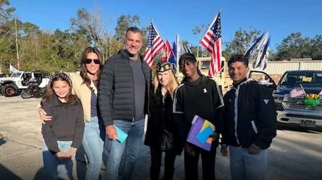 Northshore teens express gratitude at veterans parade