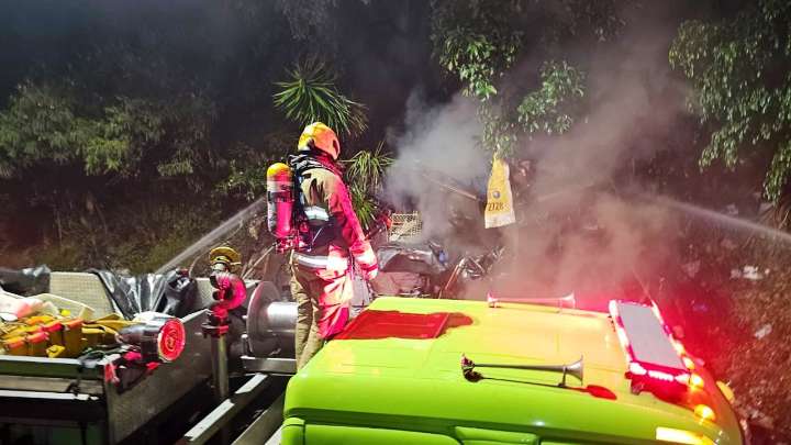 Dos heridos, tres mascotas «ahumadas» y varios damnificados: saldo del incendio en Manrique