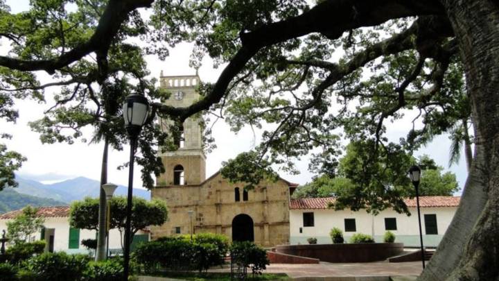 Así es el pueblo que tiene la ceiba más grande de Colombia