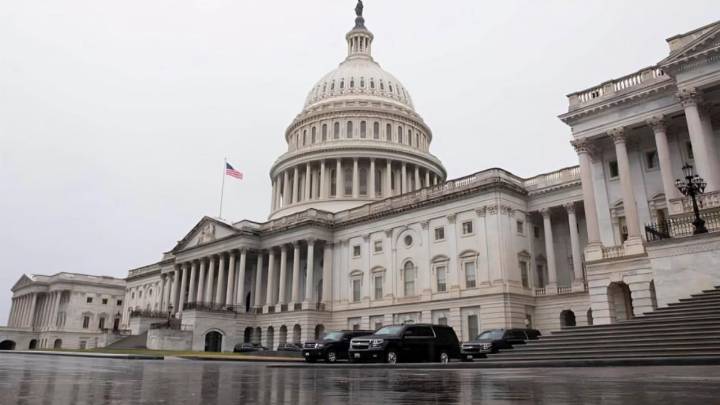 Video: Papá desentierra a su hijo porque pensó que tenía frío