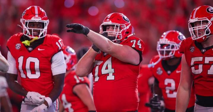 Georgia Defeats Texas 35-10, Eliminates Longhorns' Playoff Hopes