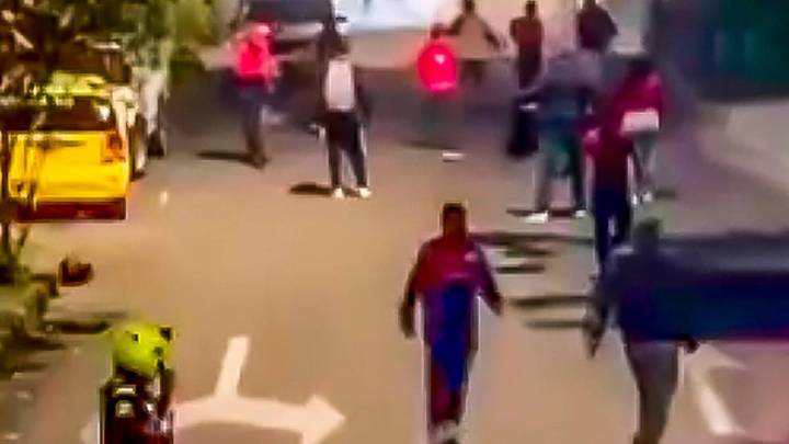 Videos: Por lo menos dos heridos en riña entre hinchas de Nacional y América, en vísperas de fecha crucial para clasificar a la Semifinal