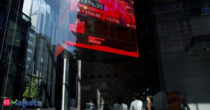 Japan's Nikkei extends weekly slide as tech shares track Wall Street declines