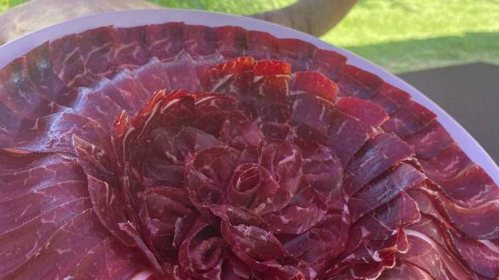 Delicia curada y ahumada: la cecina es la nueva reina de la cocina gourmet