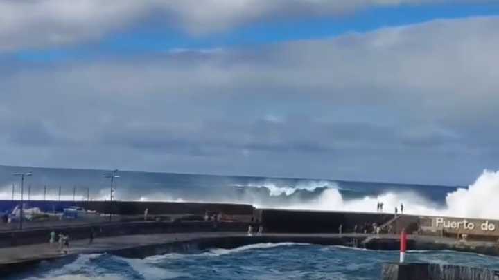 Emerge un héroe en la tragedia de Tenerife: la historia de Pedro, el camarero que se ha lanzado al mar para salvar a tres personas
