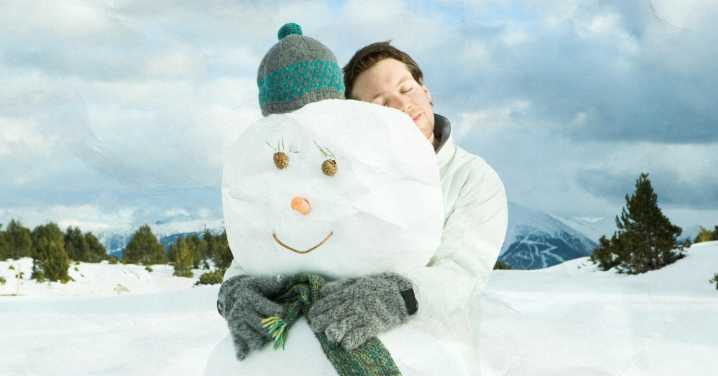 As Cuffing Season Settles In, Beward of the Toxic Dating Trend ‘Winter Coating’