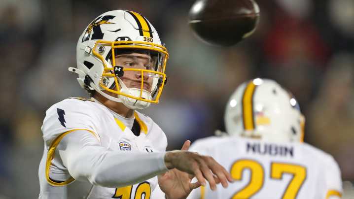 DeShields, Garcia lead Kent State football to win at Northern Illinois