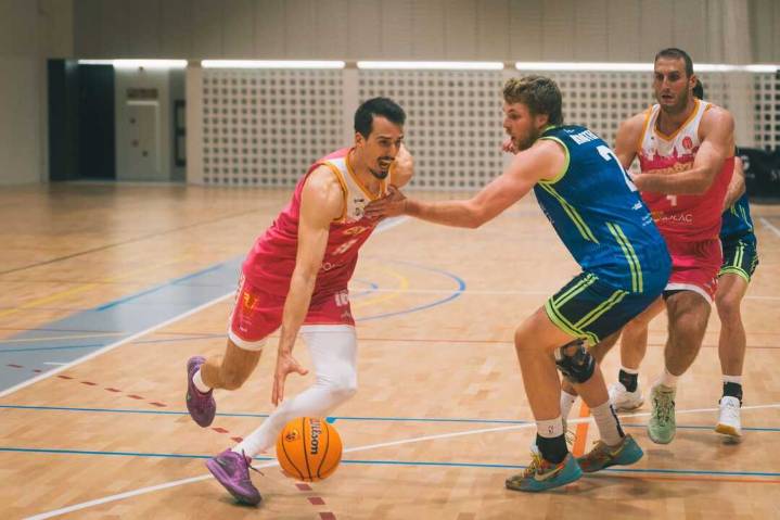 El Caja 87 hace los deberes ante Valle de Egüés (74