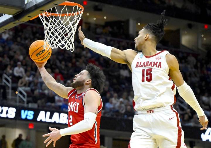 Robert Morris' Ryan Prather finishes with 25 points in RMU's win against Illinois