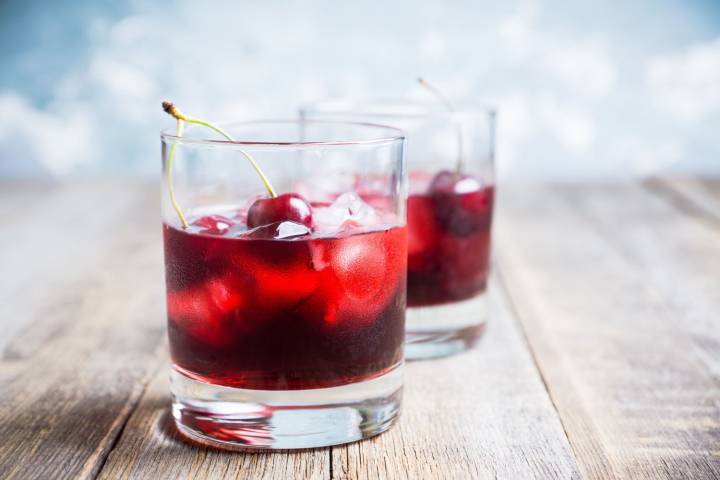 We Asked a Dietitian What to Drink Before Bed for Better Sleep