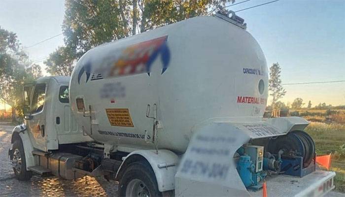 Aseguran pipa y toma clandestina de gas lp