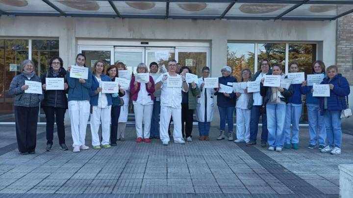 Técnicos en cuidados auxiliares, en huelga: "No aceptamos que nos traten como mano de obra barata"
