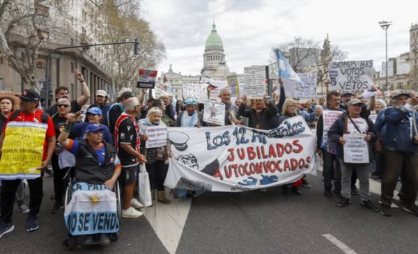 Cuánto subirán las jubilaciones durante 2026 según el presupuesto de Milei