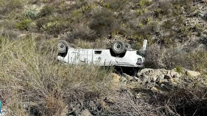 Adulto mayor queda lesionado tras volcar su camioneta en carretera Saltillo