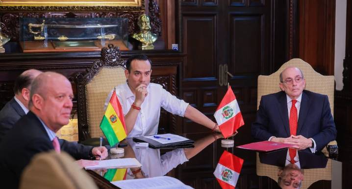 José Jerí y presidente de Bolivia dialogan para retomar relación bilateral entre ambos países | Rodrigo Paz 