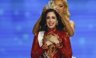 La mexicana Fátima Bosch gana el concurso Miss Universo en Tailandia