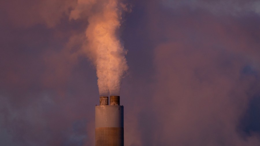 Trump administration proposes to extend the life of some coal plants