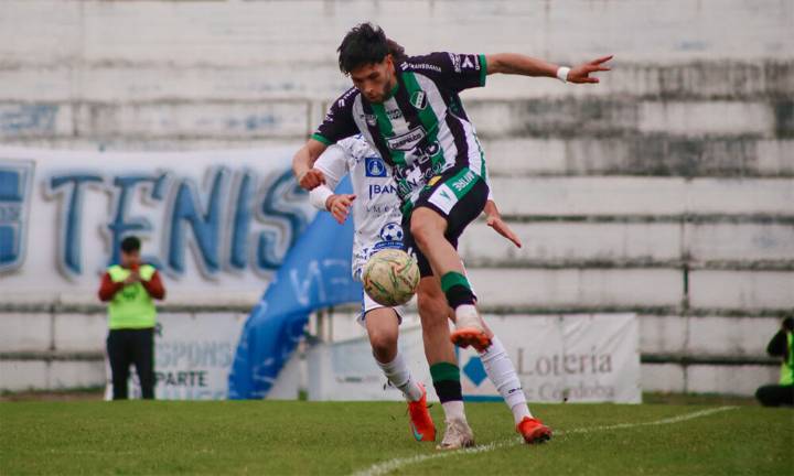 Villa Mitre le ganó al puntero y subió al segundo puesto de la tabla
